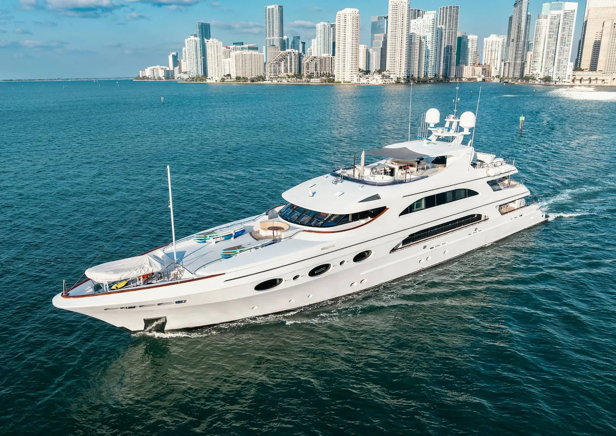 What It’s Really Like to Charter a Superyacht in Miami for a Weekend hero image
